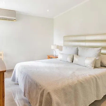 Sleeps 6 With Pool Air Con And Wifi ヴィラ