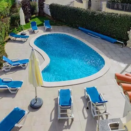 ヴィラ Sleeps 6 With Pool Air Con And Wifi